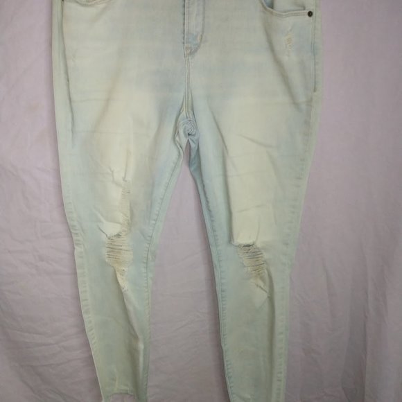 OLD NAVY MIDRISE ROCKSTAR LIGHT WASH - Picture 3 of 5